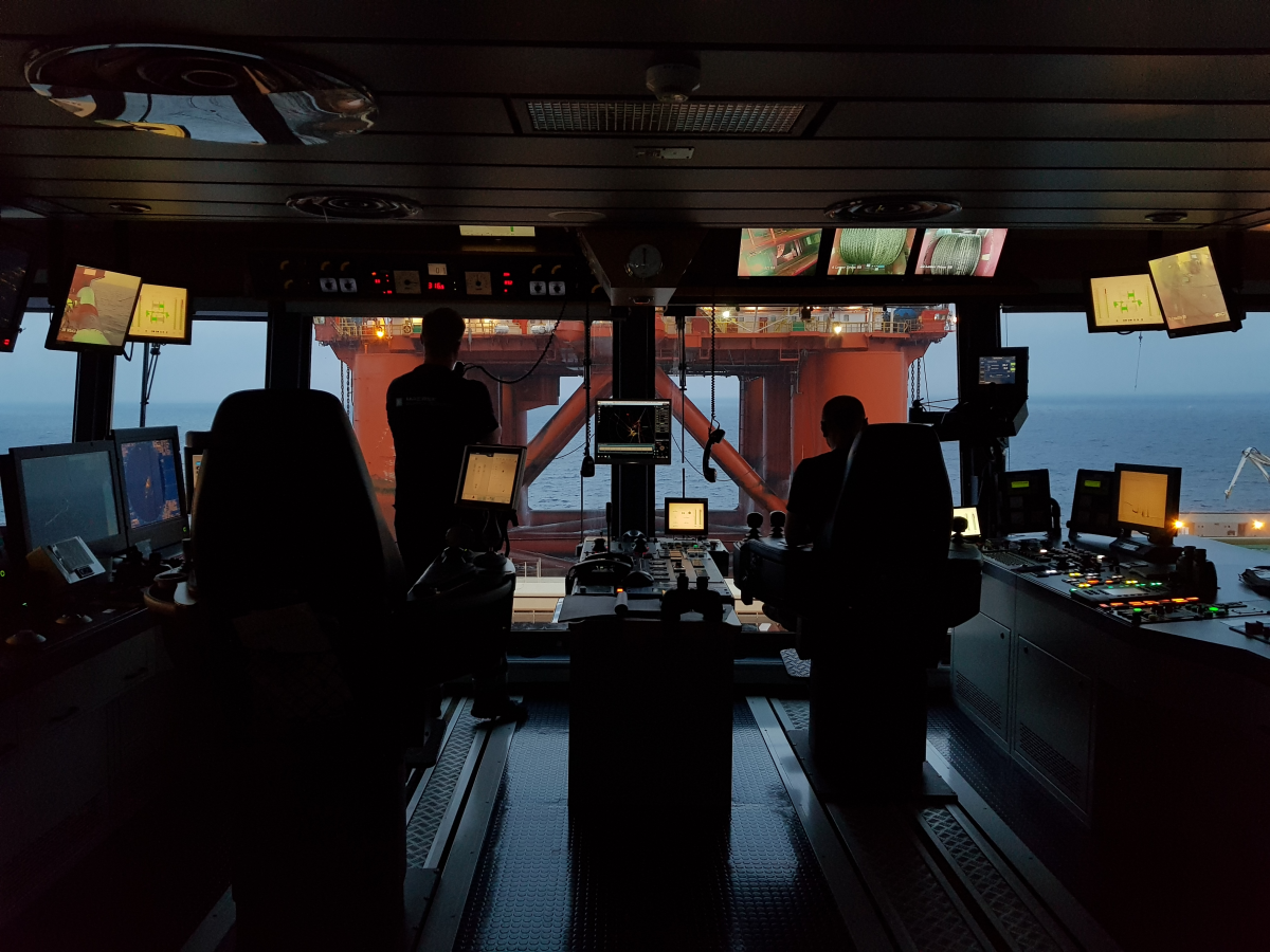 Latenight Rigmove (Maersk Laser, Nordsoeen).jpg